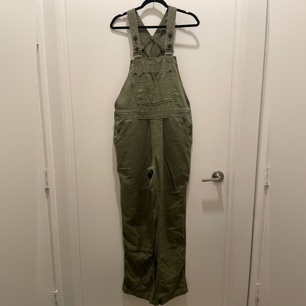 Patagonia Women’s All-Season Hemp Canvas Bib Overalls in Fatigue Green